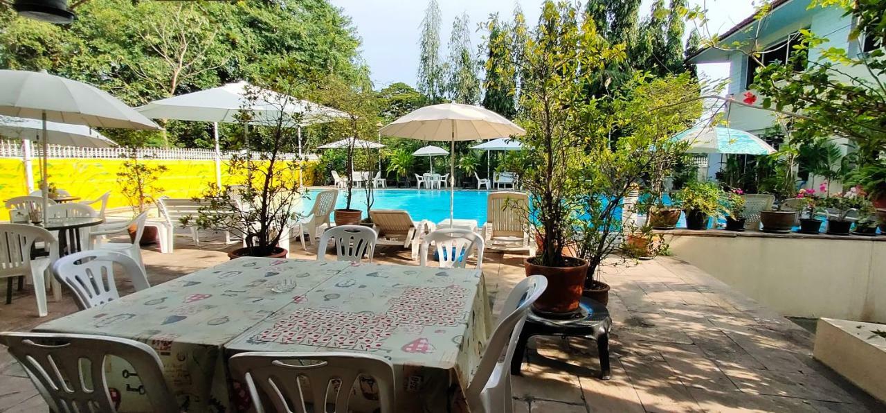 Asias Boutique Club /The Homestays Rangsit Bagian luar foto
