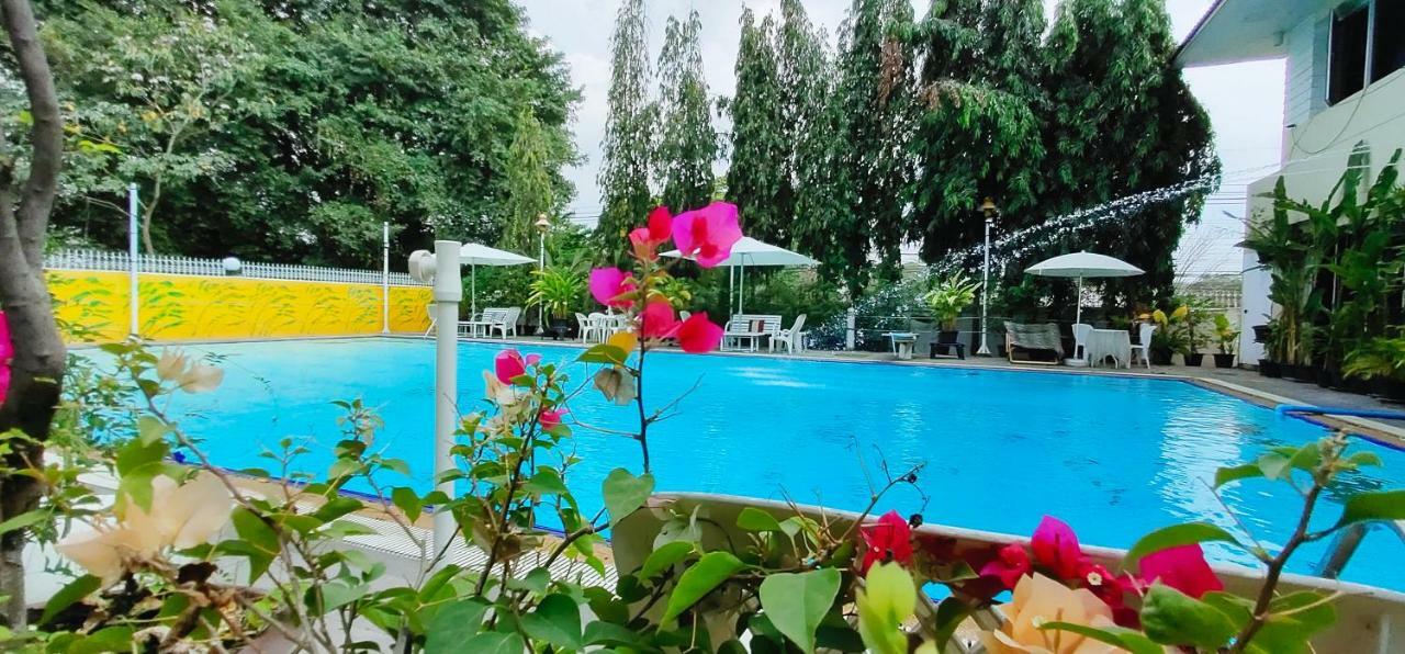 Asias Boutique Club /The Homestays Rangsit Bagian luar foto